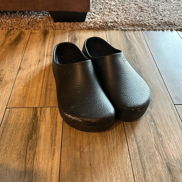 Birkenstock Black Slip-On Footwear - Picture 1 of 12
